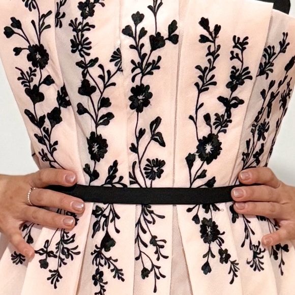 Evening Dress 🖤🌸 - Picture 2 of 4